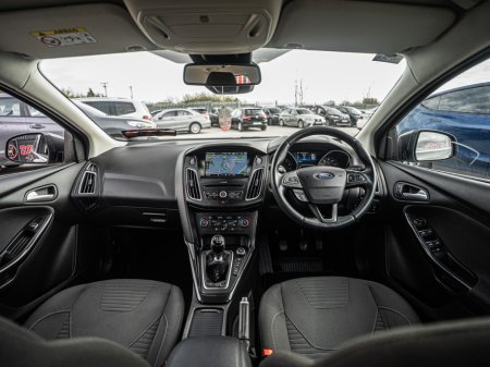 2016 Ford Focus - thumbnail 11