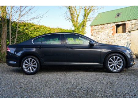 2019 Volkswagen Passat - thumbnail 16