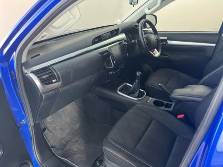 2021 Toyota Hilux 2.4 DOUBLE CAB SR5 €39,950 thumbnail
