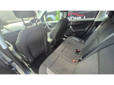 2018 Peugeot 2008 - thumbnail 9