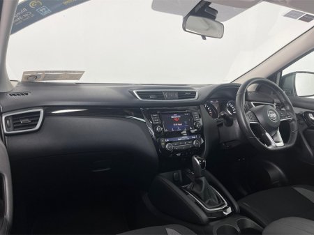 2020 Nissan Qashqai 1.3**SEMI DIGITAL DASH**PANORAMIC ROOF**TOUCH SCREEN MEDIA**DUAL CLIMATE CONTROL**REVERSE CAMERA**MULTIFUNCTIONAL STEERING WHEEL**BLACK CLOTH INTERIOR**ELECTRIC HANDBRAKE**FINANCE AVAILABLE** €20,995 thumbnail