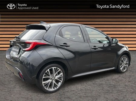 2025 Toyota Yaris - photo 2