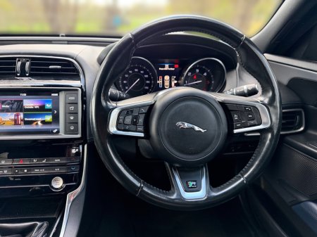 2015 Jaguar XE - thumbnail 12