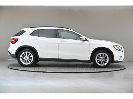 2019 Mercedes-Benz GLA Class GLA 180 *HALF LEATHER*REVERSE CAM*PARK SENSORS* €25,890 thumbnail