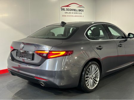 2017 Alfa Romeo Giulia 2.2JTD 180HP SUPER LUXURY 4DR AUTO €16,900 thumbnail