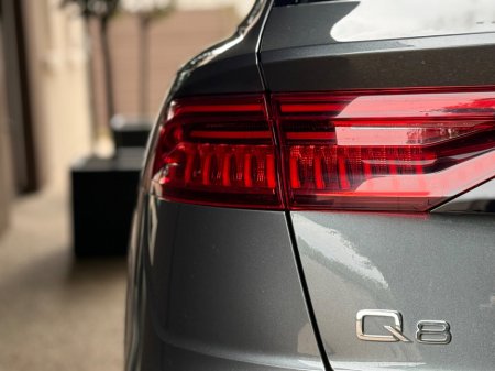 2021 Audi Q8 3.0TFSI e 55 S Line €69,900 thumbnail