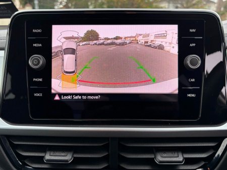 2024 Volkswagen T-Roc EDITION €28,495 thumbnail