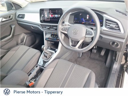 2025 Volkswagen T-Roc - thumbnail 2