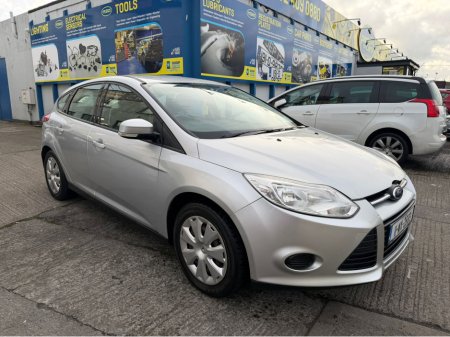 2011 Ford Focus - thumbnail 2