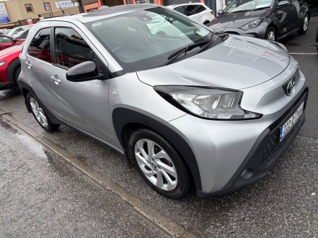 2022 Toyota Aygo 1.0 VVT-i x-play Smartphone €13,900
