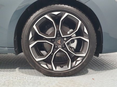 2025 SEAT Leon 2.0TDI 150hp Auto €38,945 thumbnail