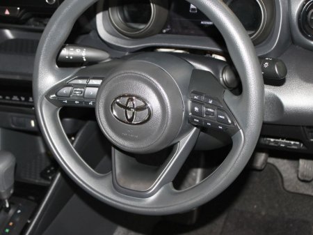 2020 Toyota Yaris 6aa-mxph10 €15,999 thumbnail