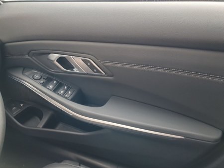 2023 BMW 3 Series - thumbnail 23