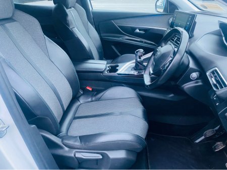 2022 Peugeot 3008 - thumbnail 9