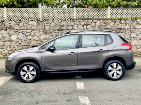 2016 Peugeot 2008 - thumbnail 4