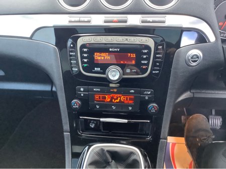 2011 Ford Galaxy - view 3