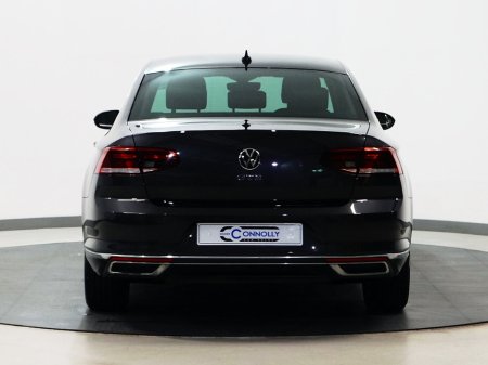 2021 Volkswagen Passat - view 4