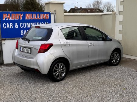 2016 Toyota Yaris - thumbnail 5