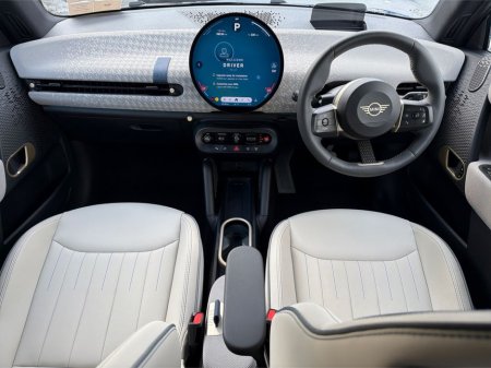 2025 MINI Hatch Cooper SE €32,950