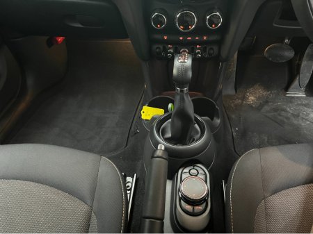 2018 MINI Cooper €16950! 2018 MINI COOPER 5DOORS 1.5 AUTOMATIC / CRUISE CONTROL / REVERSE CAMERA / AMBIENT LIGHTS AND MORE €16,950 thumbnail