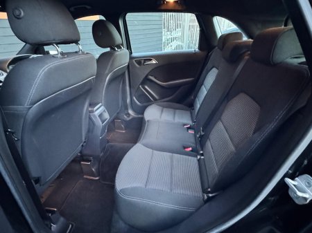 2015 Mercedes-Benz B Class B180 1.6 AUTO €13,995 thumbnail