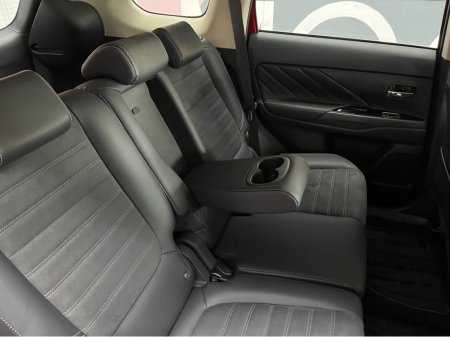 2019 Mitsubishi Outlander - thumbnail 14