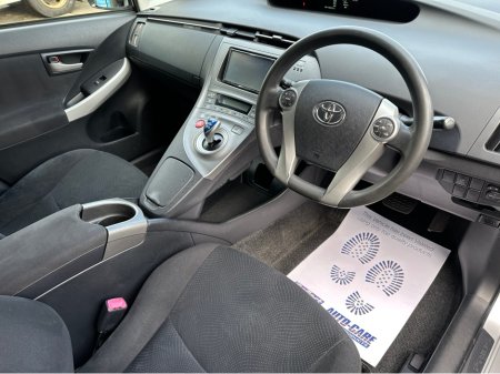 2013 Toyota Prius - thumbnail 5