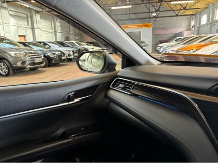 2020 Toyota Camry - thumbnail 17