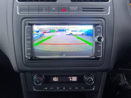 2017 Volkswagen Polo COMFORTLINE 1.2 TSI // 15" ALLOYS // REVERSE CAMERA // DIGITAL CLIMATE CONTROL €13,900 thumbnail