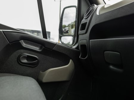 2018 Nissan NV400 - thumbnail 15