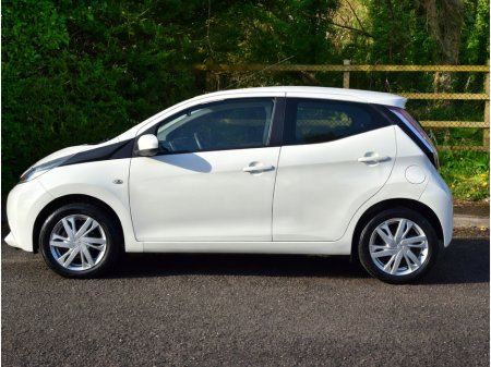 2016 Toyota Aygo - thumbnail 4