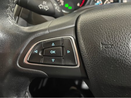 2016 Ford Focus - thumbnail 20