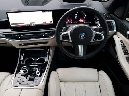 2025 BMW X5 xDrive50e M Sport thumbnail