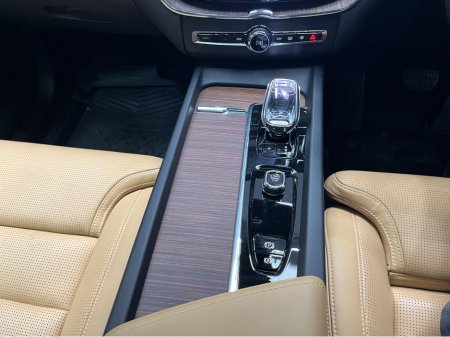 2024 Volvo XC60 €54950! 2024 VOLVO XC60 T6 RECHARGE ULTIMATE AWD  / CRUISE CONTROL / 360° PARKING CAMERA / ELECTRIC MEMORY & HEATED SEATS / REAR HEATED SEATS / PANORAMIC SUNROOF / HEATED STEERING WHEEL €54,950 thumbnail