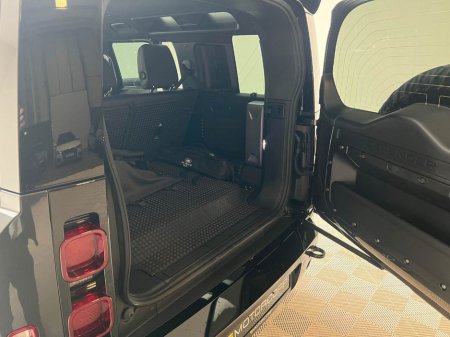 2024 Land Rover Defender HSE X-DYNAMIC P400E €92,990 thumbnail