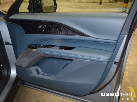 2026 Cadillac Lyriq - thumbnail 30