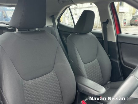 2024 Toyota Yaris Cross 1.5 Hybrid Luna thumbnail