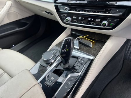 2017 BMW 5 Series - thumbnail 11