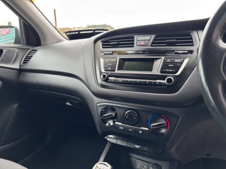 2017 Hyundai i20 1.2 Deluxe €9,750 thumbnail