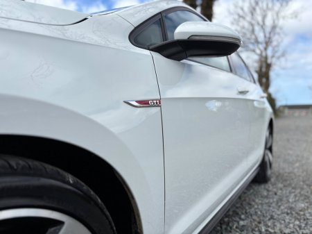 2018 Volkswagen Golf - thumbnail 16