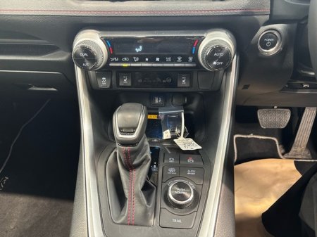 2025 Toyota Rav4 - thumbnail 16