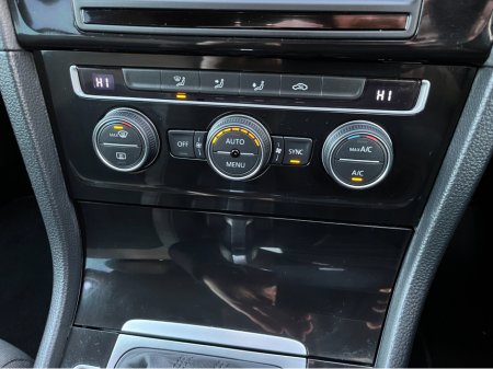 2015 Volkswagen Golf HIGHLINE AUTOMATIC 1.4 PETROL //KEYLESS ENTRY//ADAPTIVE CRUISE CONTROL//REVERSE CAMERA// €14,950 thumbnail