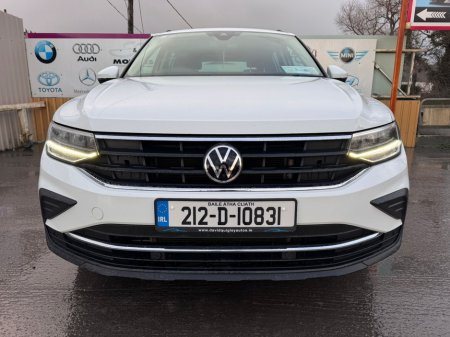 2021 Volkswagen Tiguan LIFE 2.0 TDI MANUAL 6SPEED FWD 122BHP 5 5DR €26,800 thumbnail