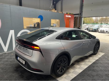 2025 Toyota Prius - thumbnail 2