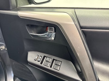 2018 Toyota Rav4 - thumbnail 11