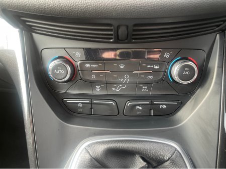 2019 Ford Kuga 1.5 120PS FWD 4DR ST-LINE €11,950 thumbnail