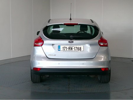 2017 Ford Focus - thumbnail 6