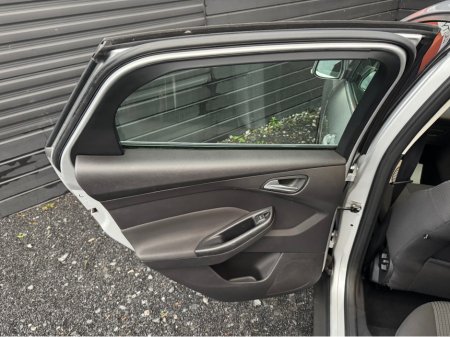 2015 Ford Focus TITANIUM 1.6 TDCI 5DR €7,995 thumbnail