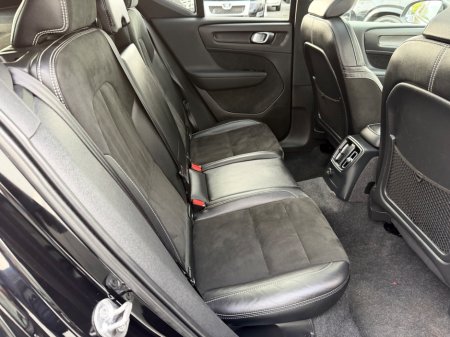 2022 Volvo XC40 - thumbnail 5