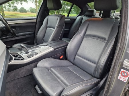 2016 BMW 5 Series 520d  M SPORT AUTO *** GREY MET / BLACK LEATHER *** REVERSE CAMERA  *** SAT NAV *** HEATED SEATS **** €17,950